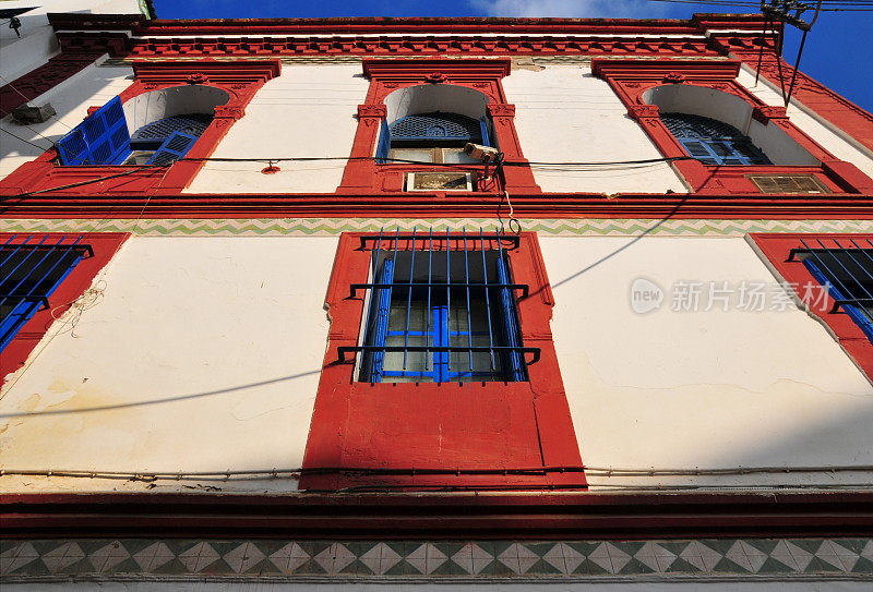 阿尔及利亚阿尔及尔:红白两色façade -卡斯巴